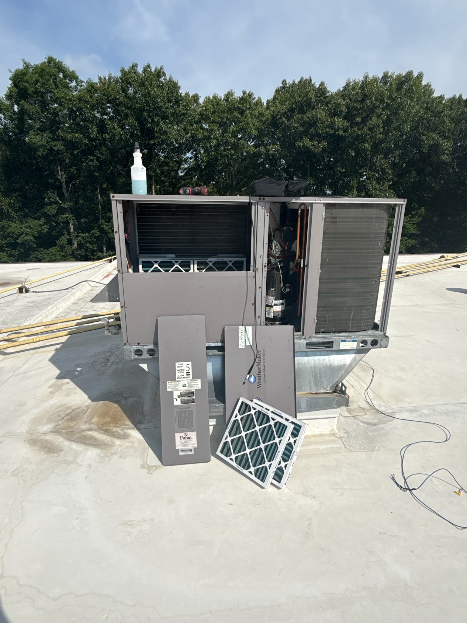 Professional air conditioning maintenance service